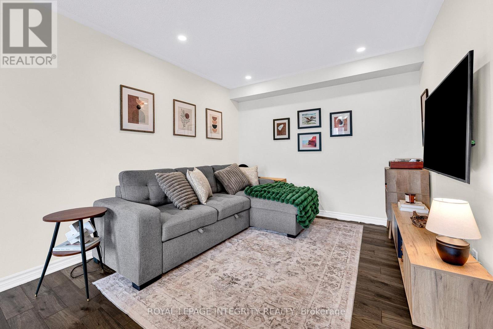 338 Pumpkinseed Crescent, Ottawa, ON - Indoor Photo Showing Other Room