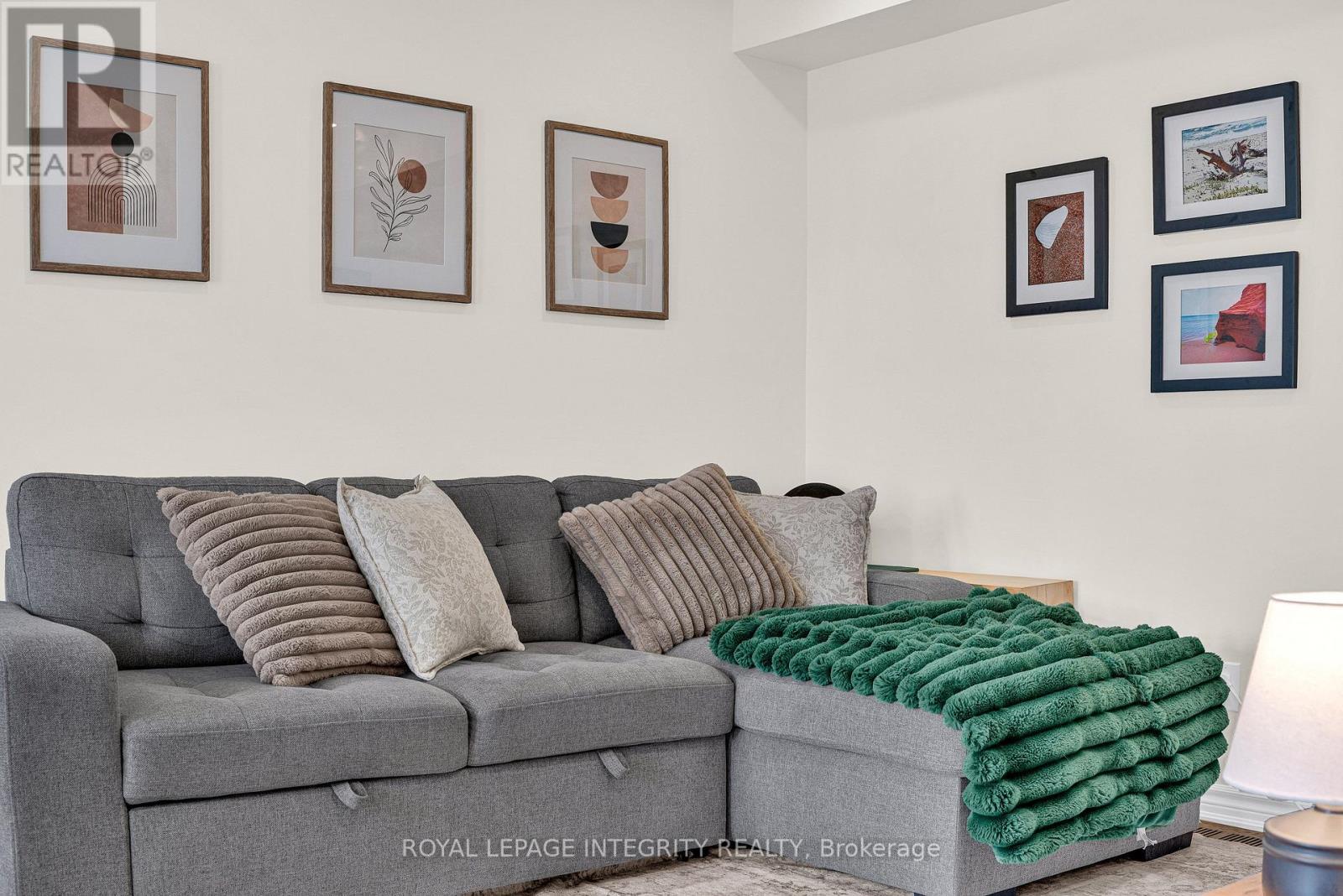 338 Pumpkinseed Crescent, Ottawa, ON - Indoor Photo Showing Living Room