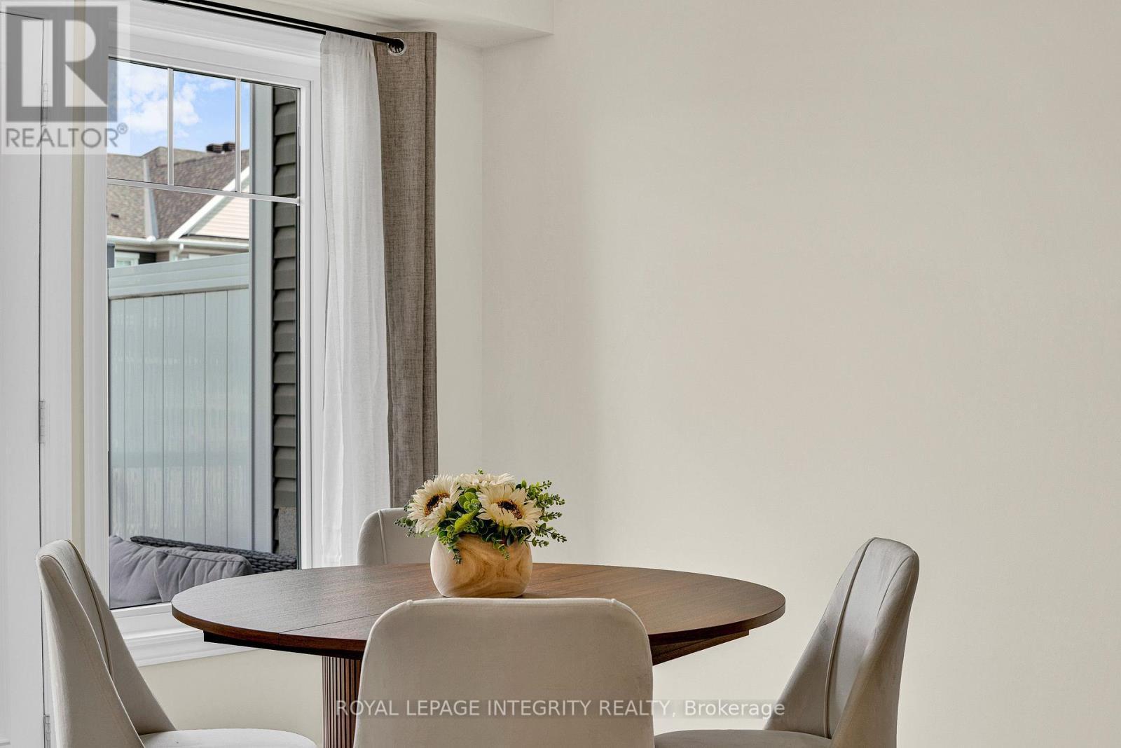 338 Pumpkinseed Crescent, Ottawa, ON - Indoor Photo Showing Dining Room