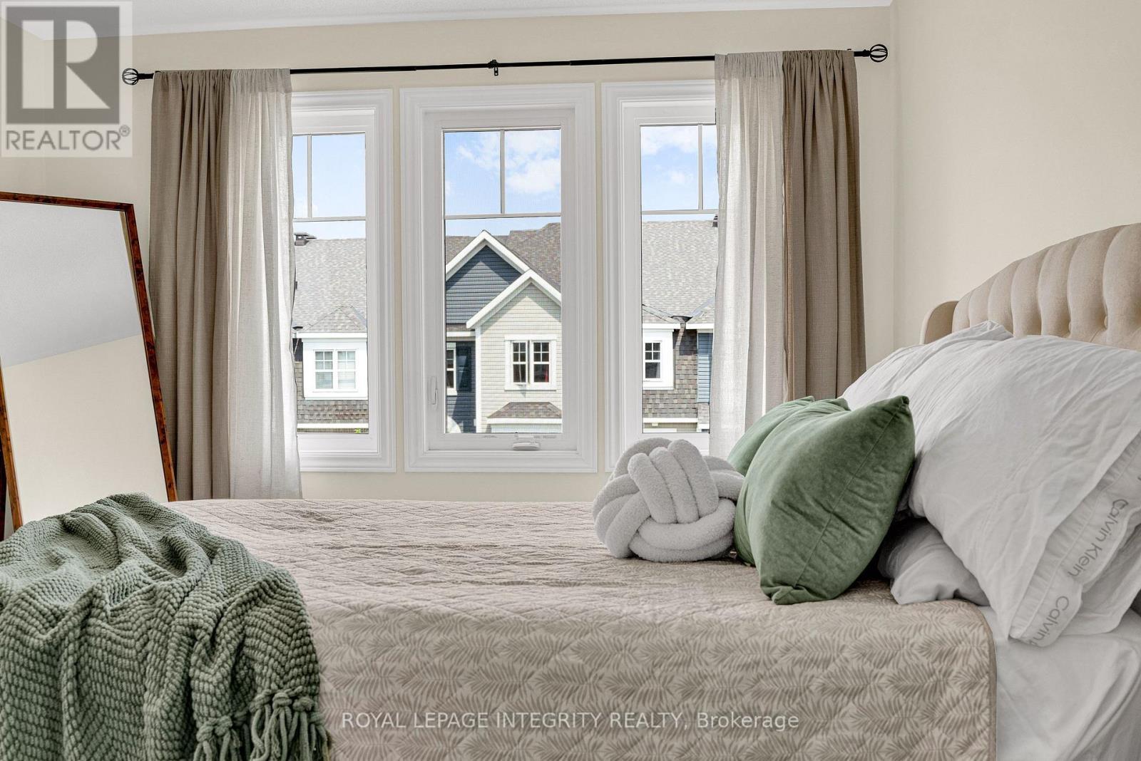 338 Pumpkinseed Crescent, Ottawa, ON - Indoor Photo Showing Bedroom