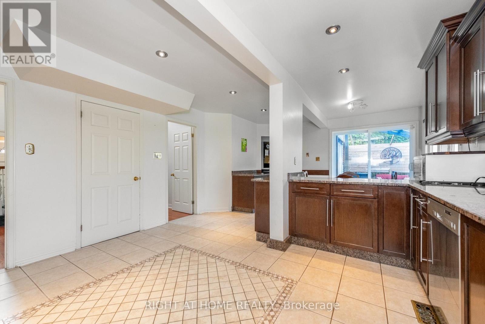 1446 Bourcier Drive, Ottawa, ON - Indoor Photo Showing Kitchen