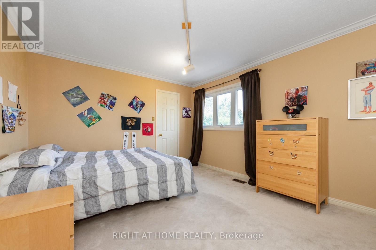 1446 Bourcier Drive, Ottawa, ON - Indoor Photo Showing Bedroom