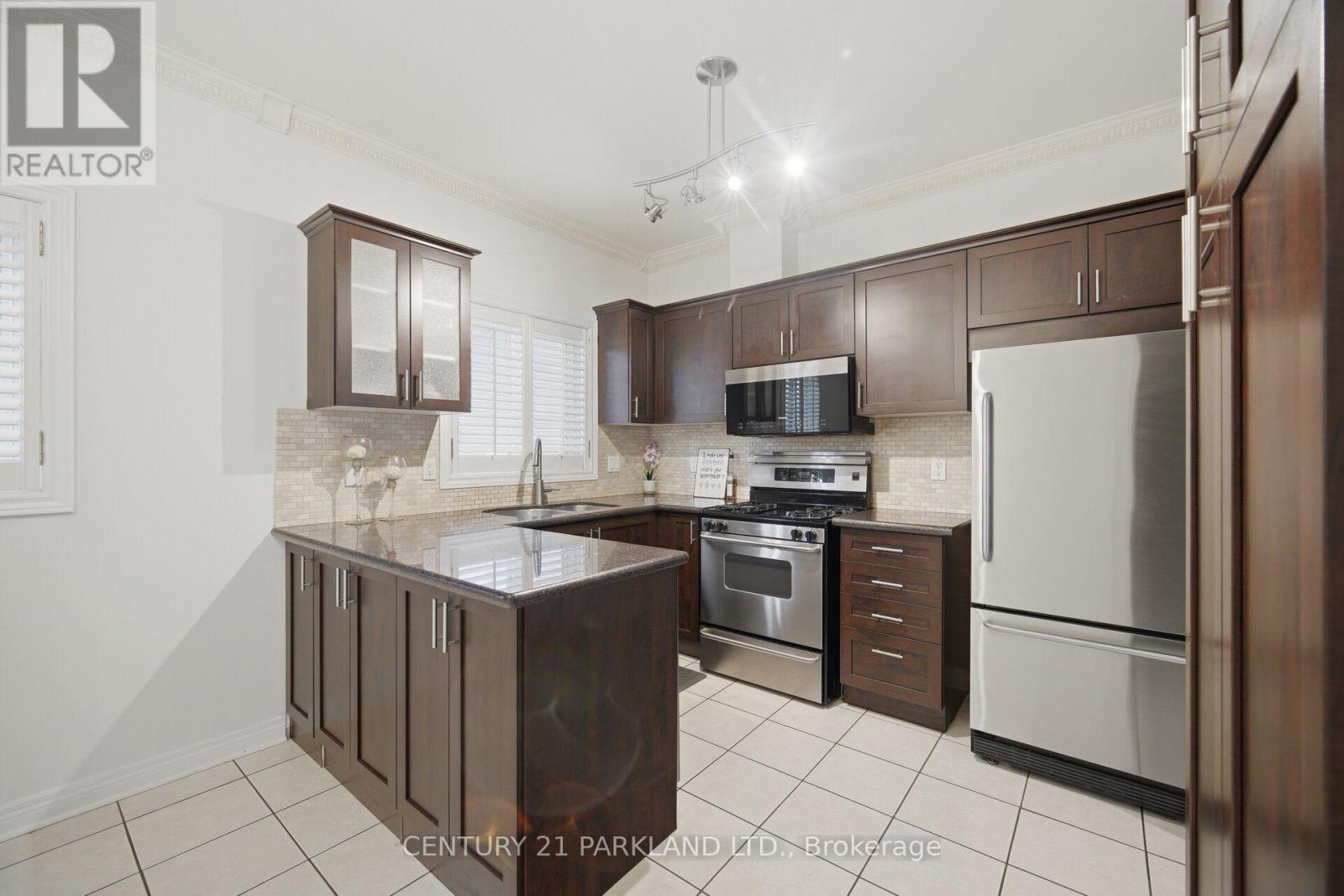 148 Solway Avenue, Vaughan, ON - Indoor Photo Showing Kitchen With Stainless Steel Kitchen
