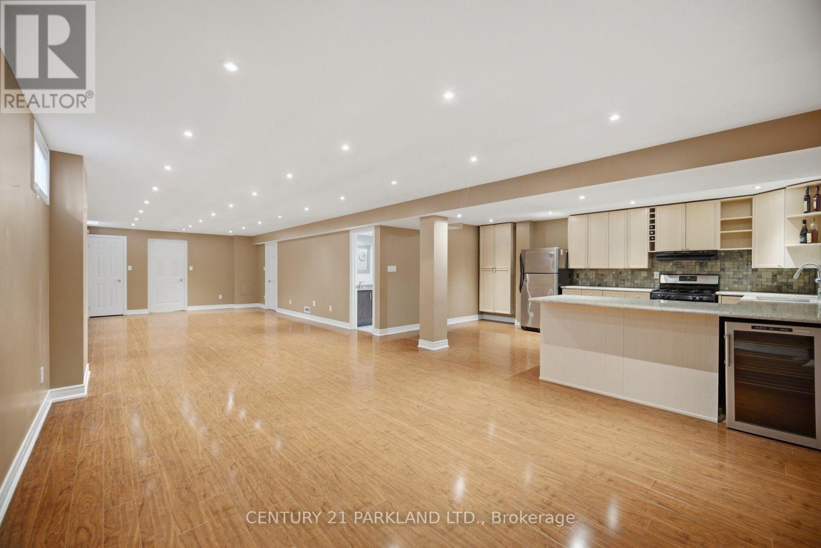 148 Solway Avenue, Vaughan, ON - Indoor Photo Showing Kitchen
