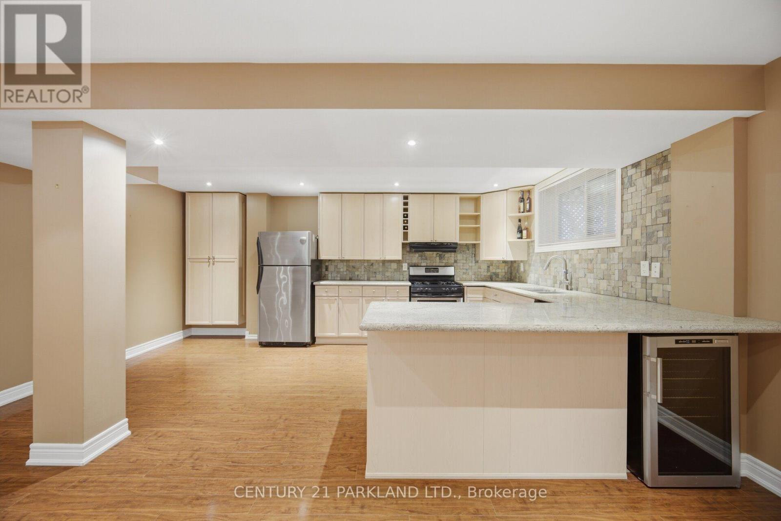 148 Solway Avenue, Vaughan, ON - Indoor Photo Showing Kitchen