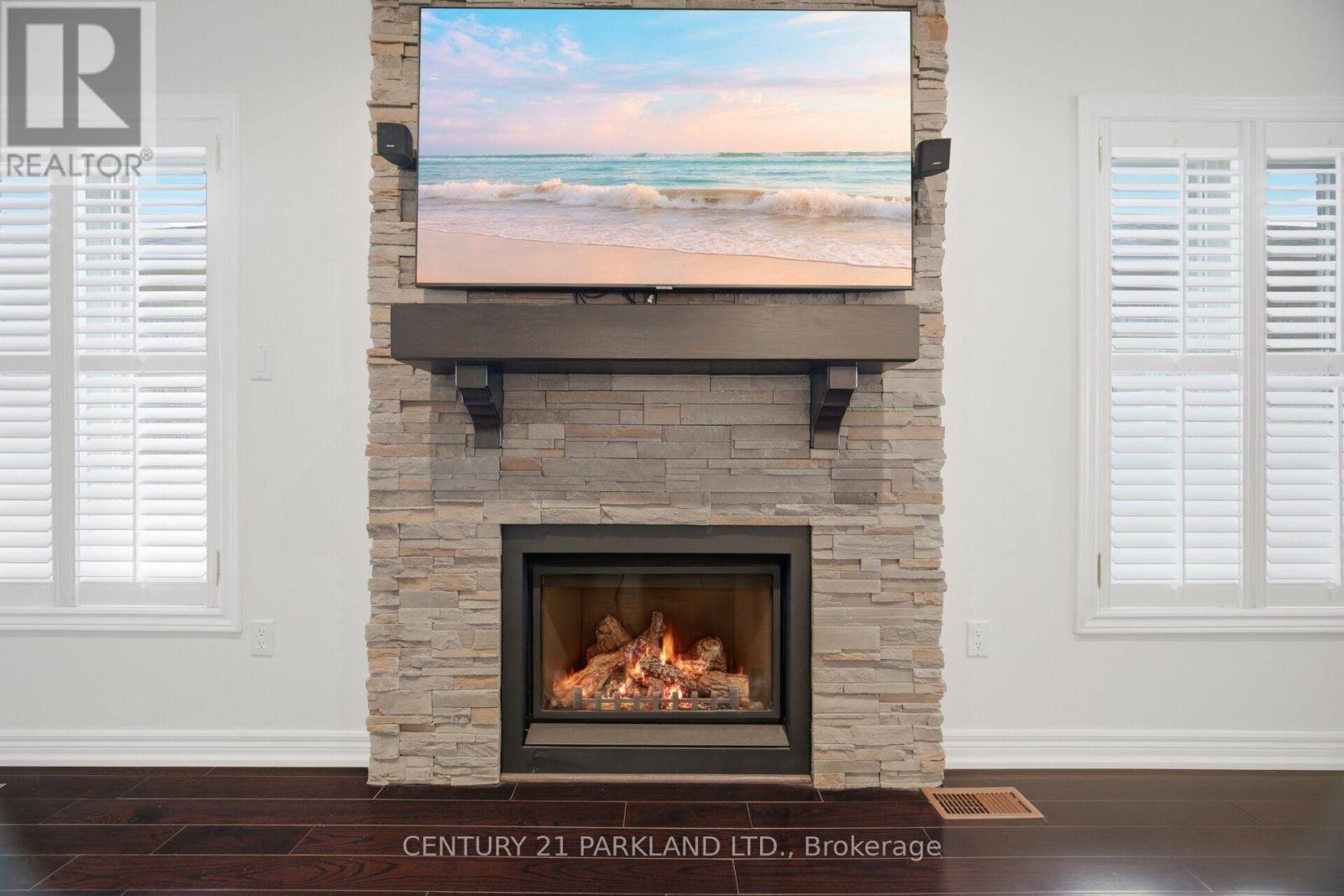 148 Solway Avenue, Vaughan, ON - Indoor Photo Showing Living Room With Fireplace