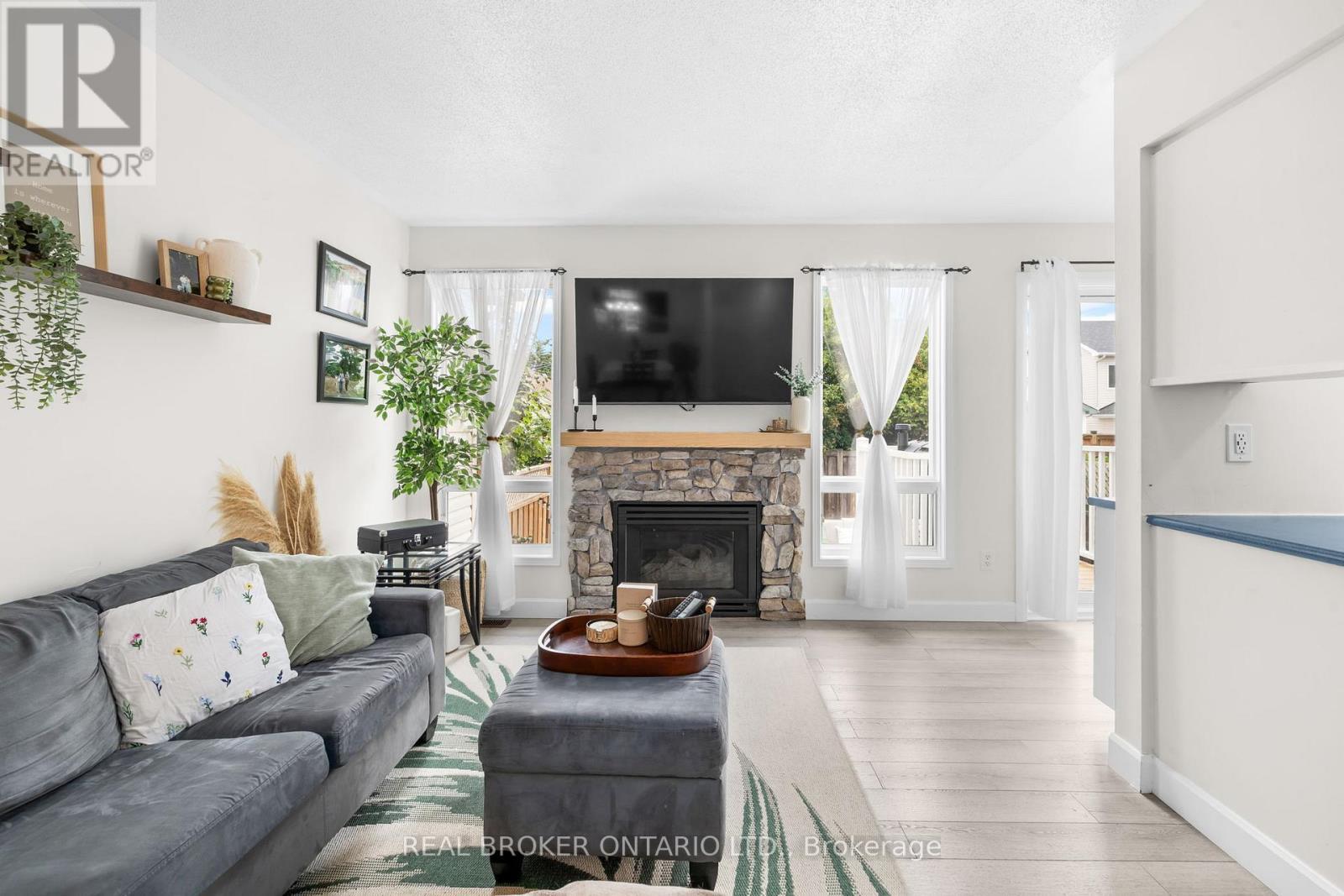 149 Crampton Drive, Carleton Place, ON - Indoor Photo Showing Living Room With Fireplace