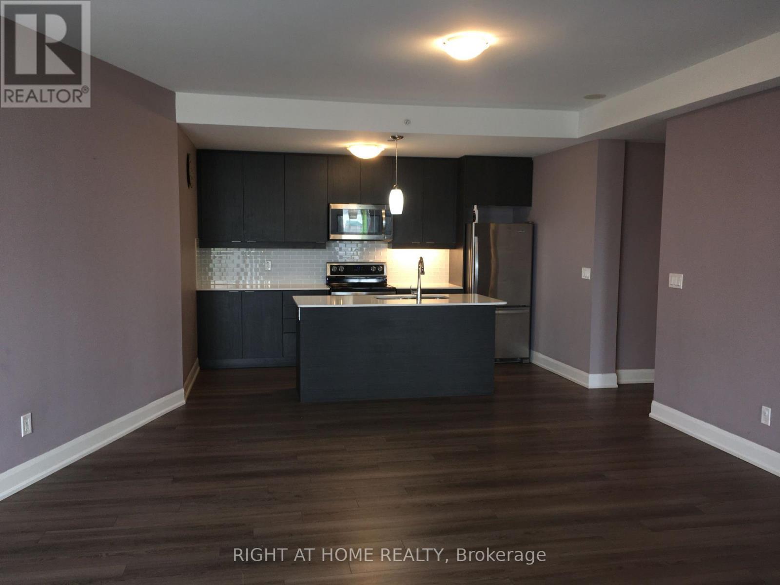 Large Kitchen - 312 - 2910 Highway No, 7 Road W, Vaughan, ON - Indoor Photo Showing Kitchen