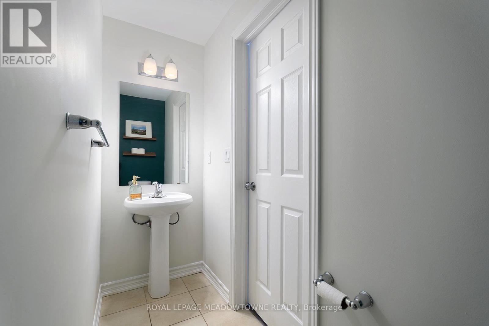 19 - 10 Carnation Avenue, Toronto, ON - Indoor Photo Showing Bathroom