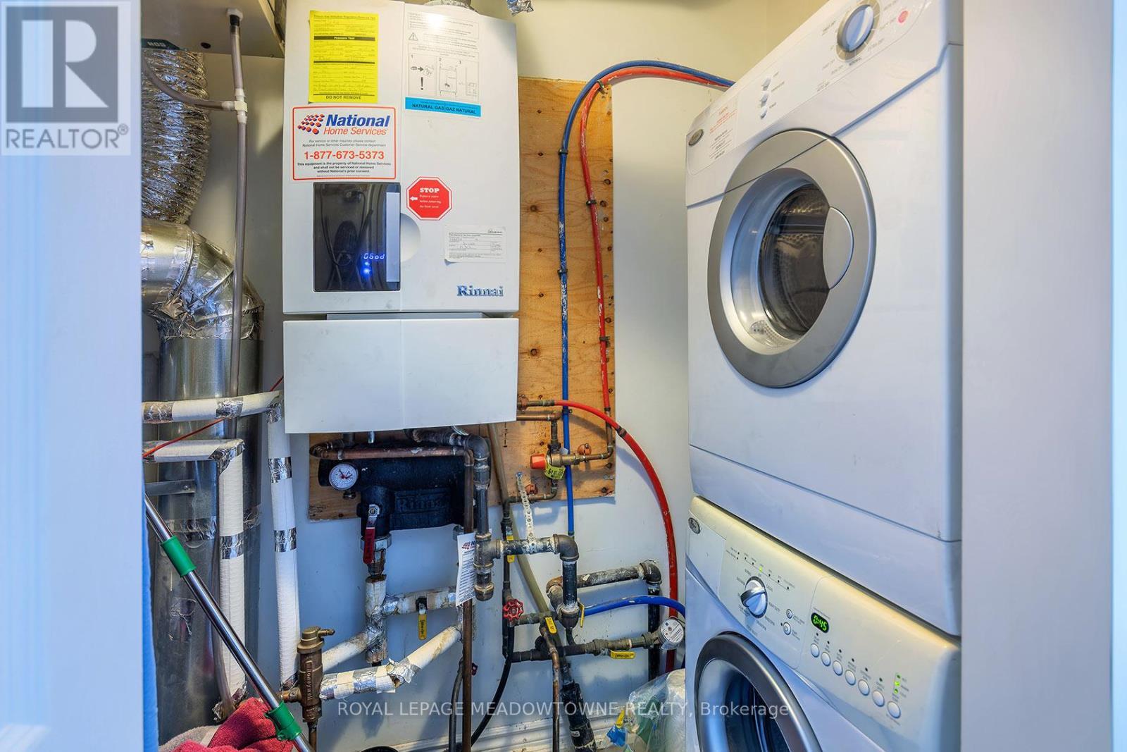 19 - 10 Carnation Avenue, Toronto, ON - Indoor Photo Showing Laundry Room