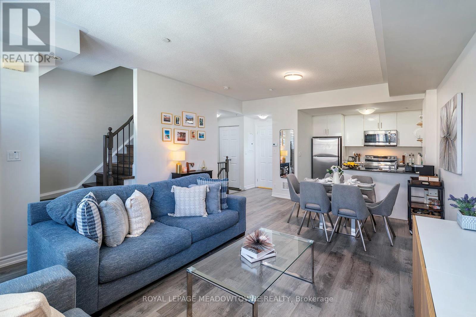 19 - 10 Carnation Avenue, Toronto, ON - Indoor Photo Showing Living Room