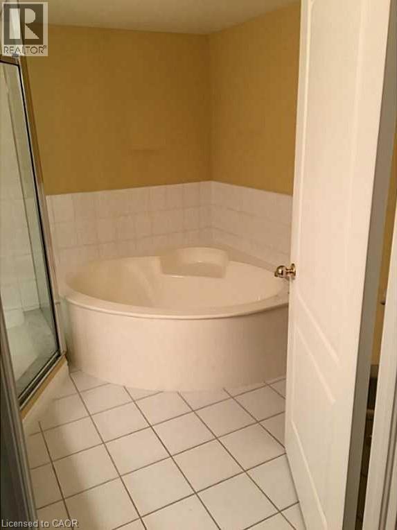 1276 Maple Crossing Boulevard Unit# 809, Burlington, ON - Indoor Photo Showing Bathroom