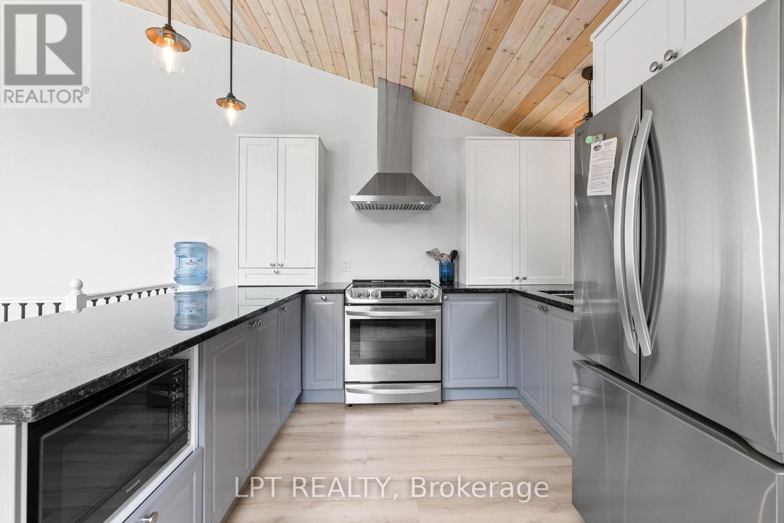 500A Hazard Hill Road, Kearney, ON - Indoor Photo Showing Kitchen With Stainless Steel Kitchen