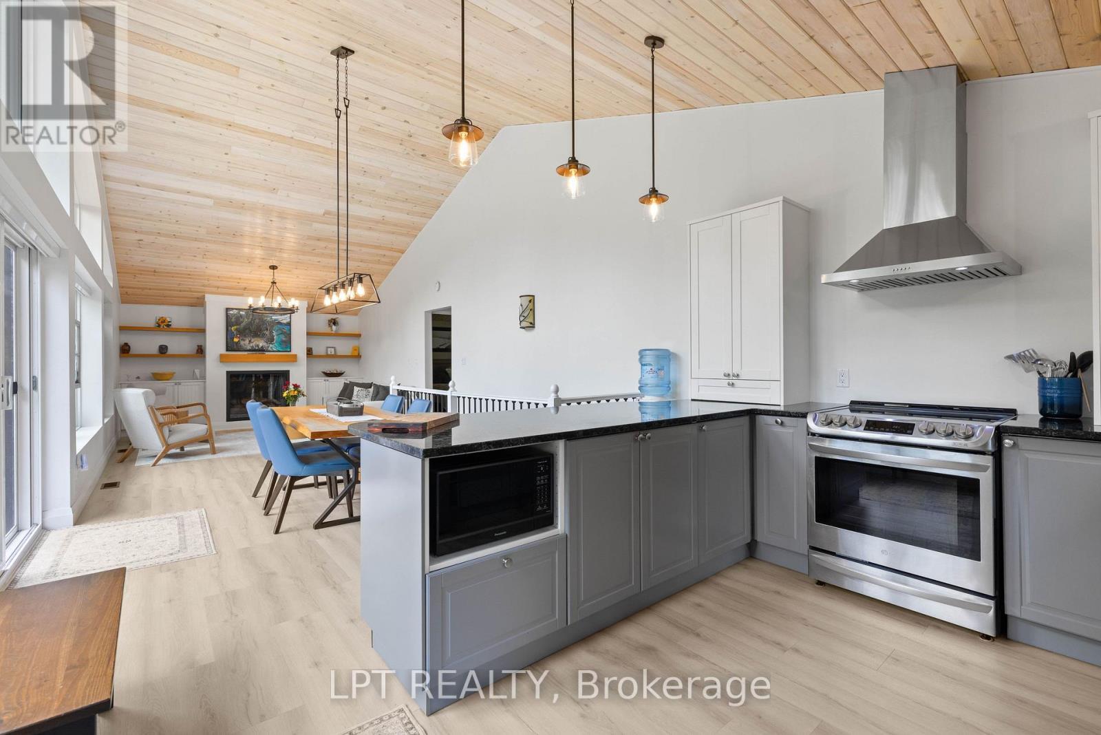 500A Hazard Hill Road, Kearney, ON - Indoor Photo Showing Kitchen
