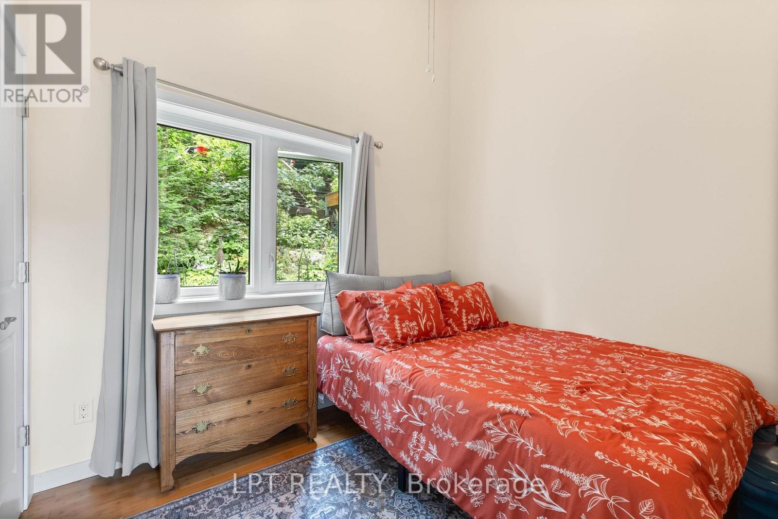 500A Hazard Hill Road, Kearney, ON - Indoor Photo Showing Bedroom