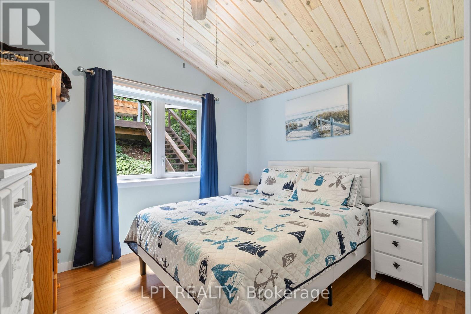 500A Hazard Hill Road, Kearney, ON - Indoor Photo Showing Bedroom