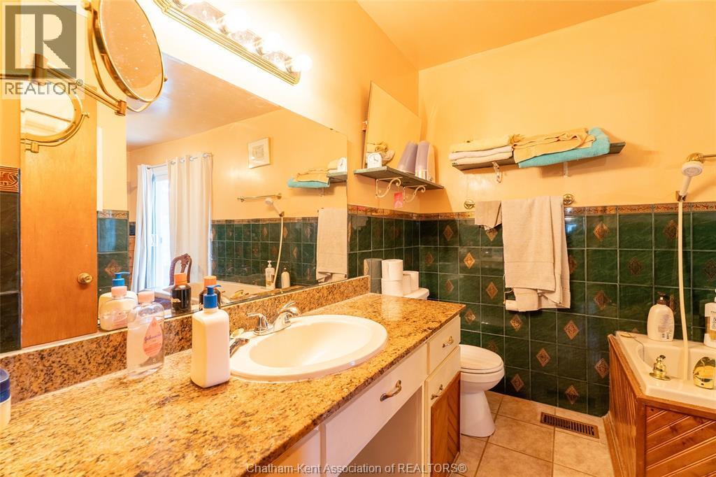 16 Arthur Drive, Chatham, ON - Indoor Photo Showing Bathroom