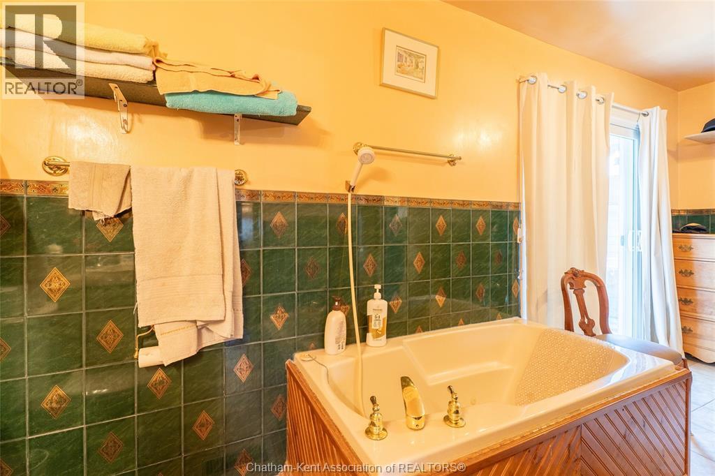 16 Arthur Drive, Chatham, ON - Indoor Photo Showing Bathroom