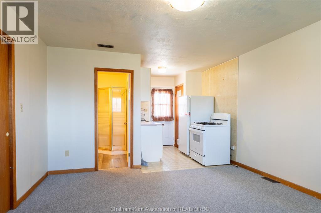 16 Arthur Drive, Chatham, ON - Indoor Photo Showing Kitchen