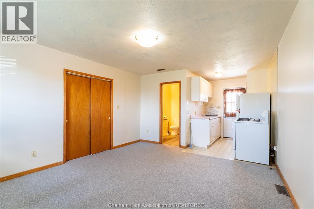 16 Arthur Drive, Chatham, ON - Indoor Photo Showing Kitchen