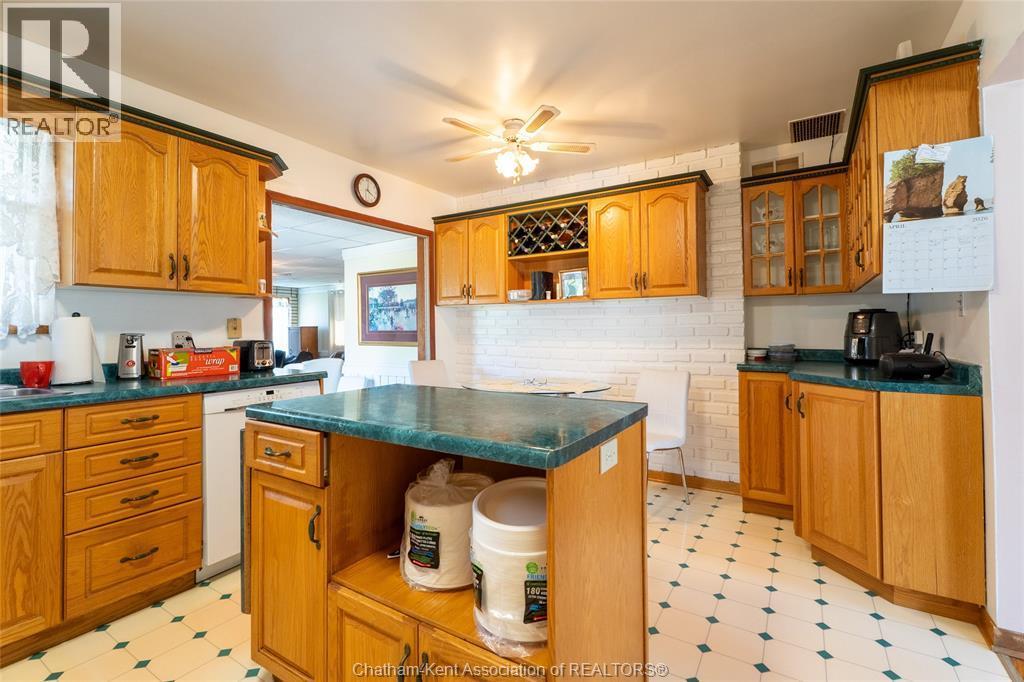 16 Arthur Drive, Chatham, ON - Indoor Photo Showing Kitchen