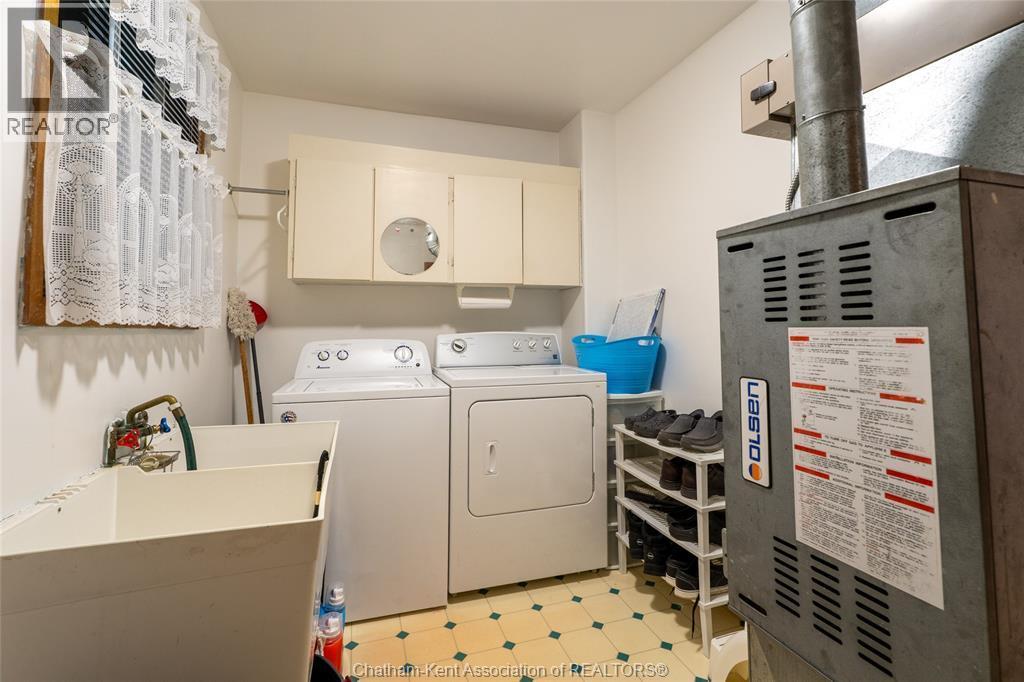 16 Arthur Drive, Chatham, ON - Indoor Photo Showing Laundry Room