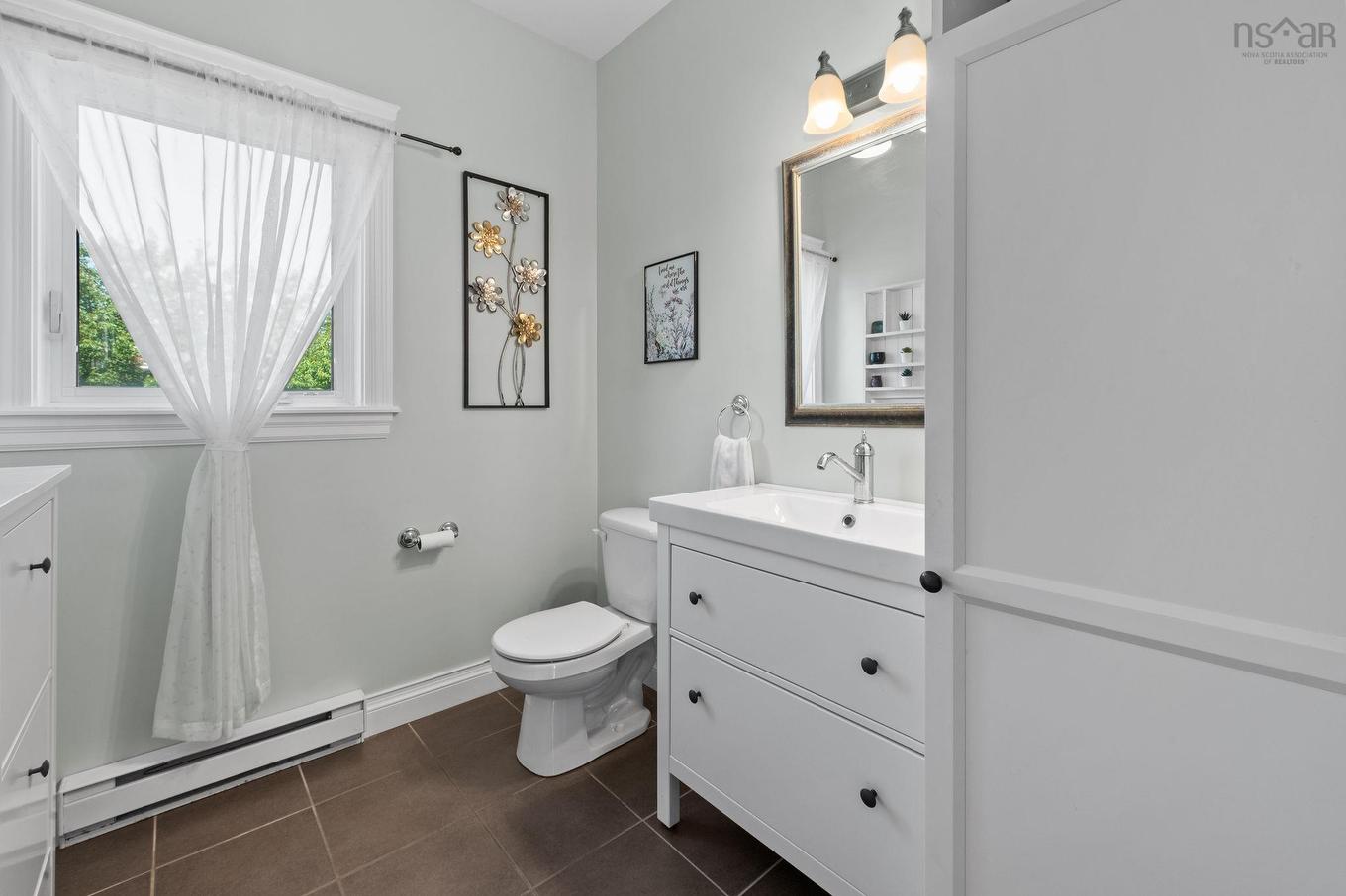 158 Tamara Drive, Cole Harbour, NS - Indoor Photo Showing Bathroom