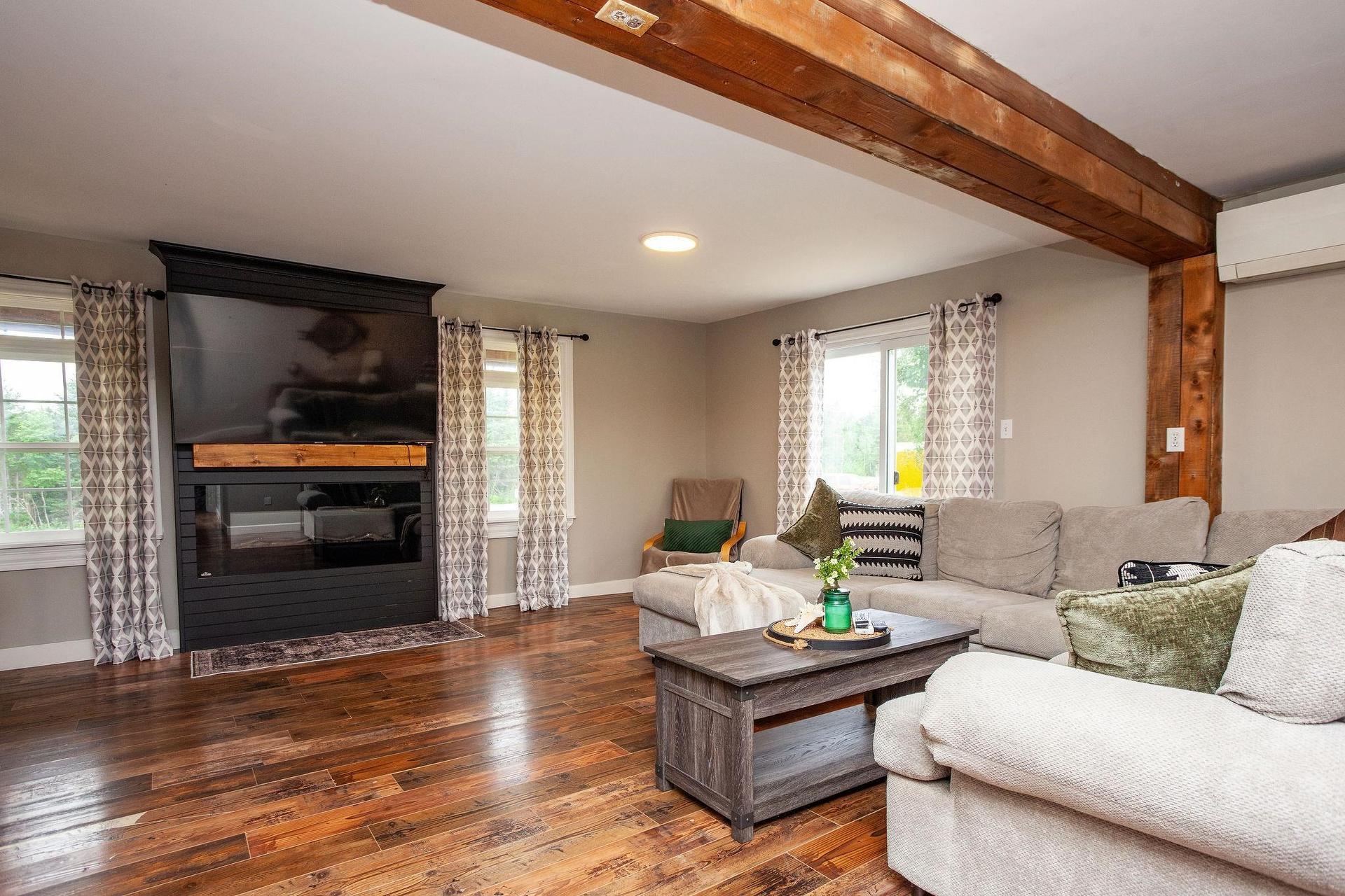594 Kayes Road, Georgetown, PE - Indoor Photo Showing Living Room