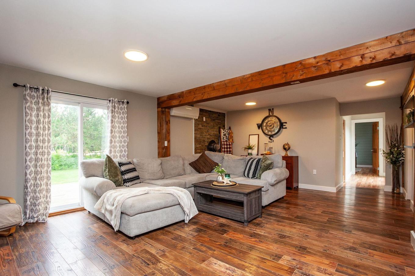594 Kayes Road, Georgetown, PE - Indoor Photo Showing Living Room