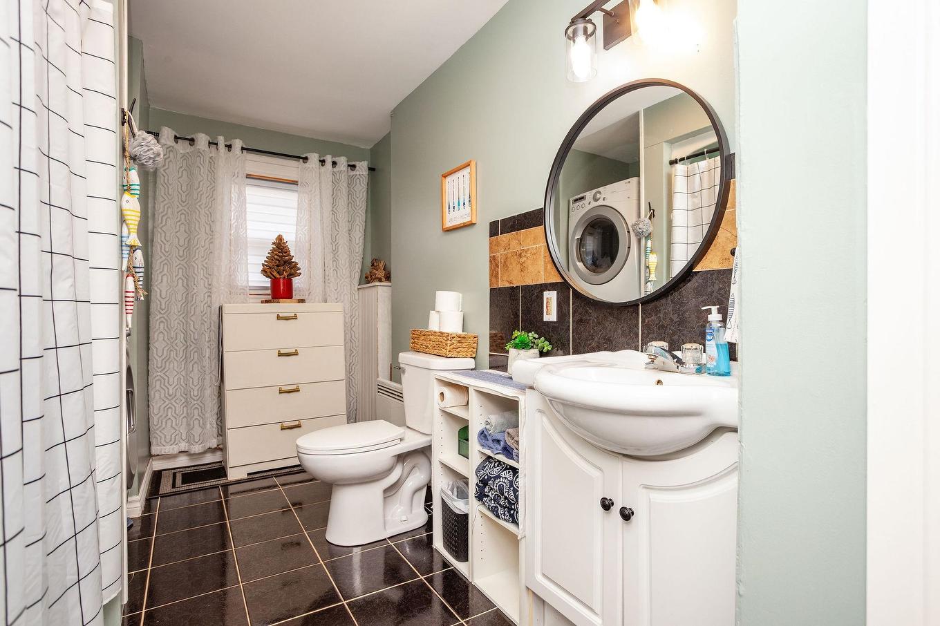 594 Kayes Road, Georgetown, PE - Indoor Photo Showing Bathroom