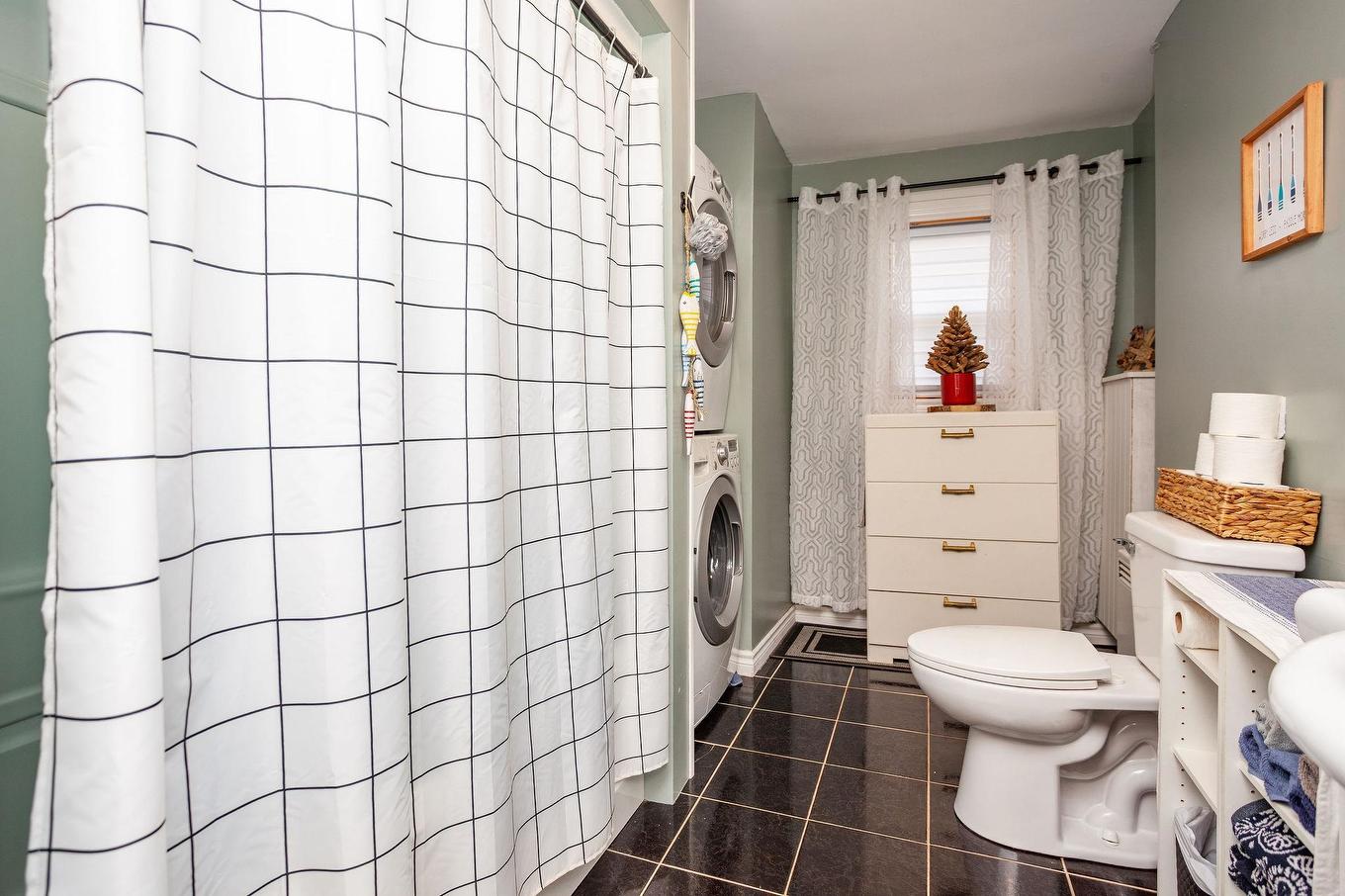 594 Kayes Road, Georgetown, PE - Indoor Photo Showing Bathroom