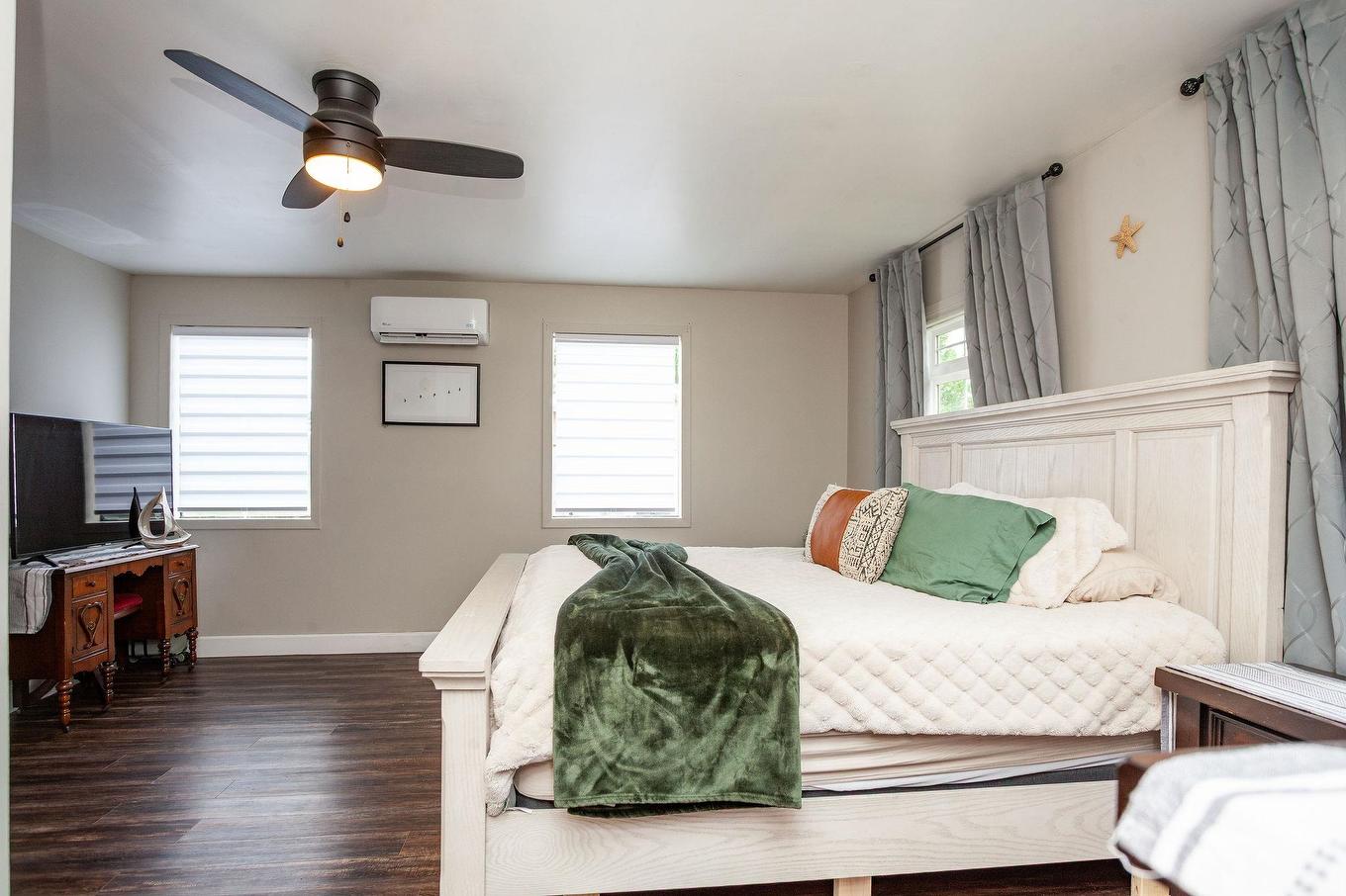 594 Kayes Road, Georgetown, PE - Indoor Photo Showing Bedroom