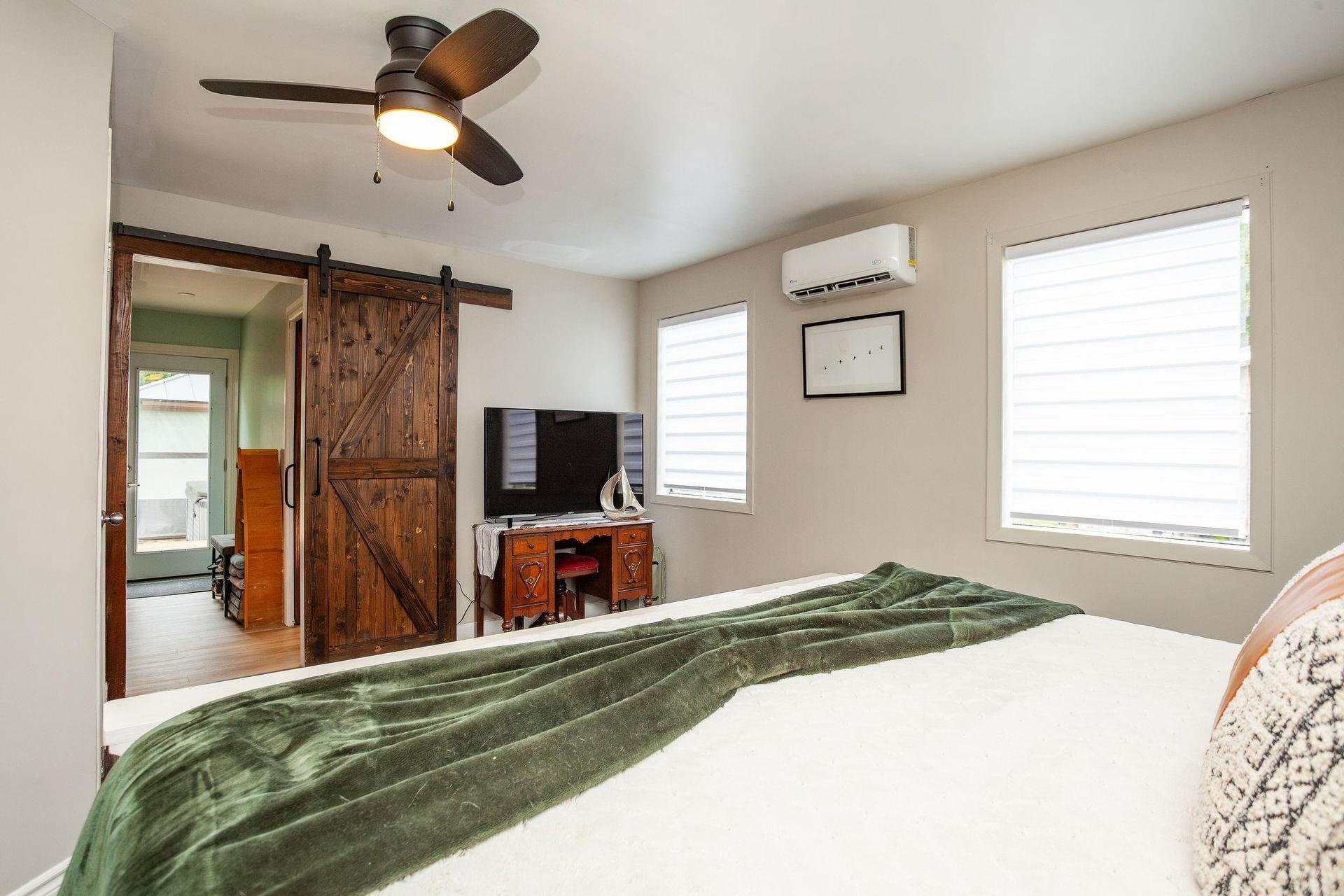 594 Kayes Road, Georgetown, PE - Indoor Photo Showing Bedroom