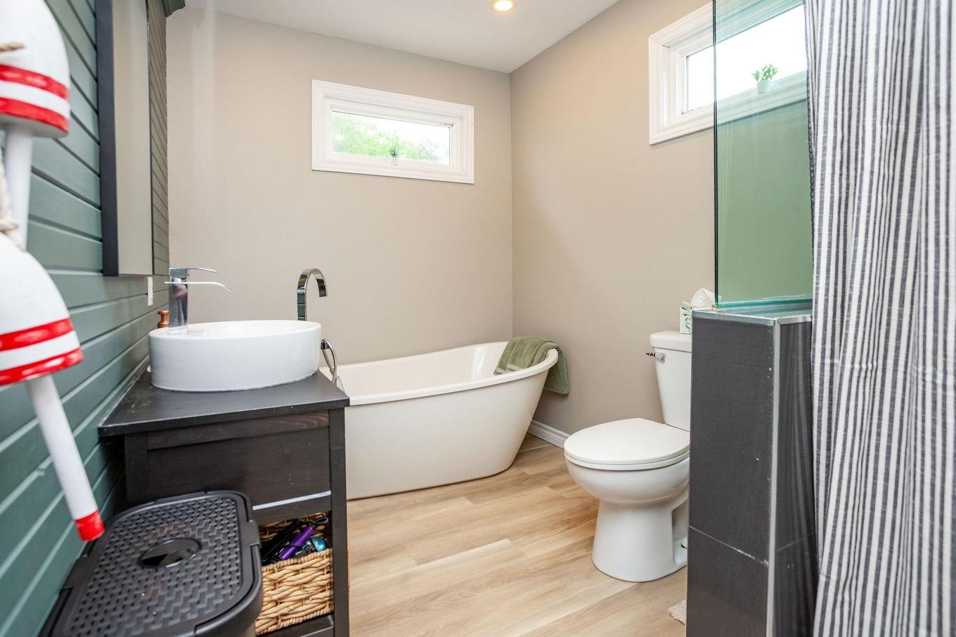594 Kayes Road, Georgetown, PE - Indoor Photo Showing Bathroom