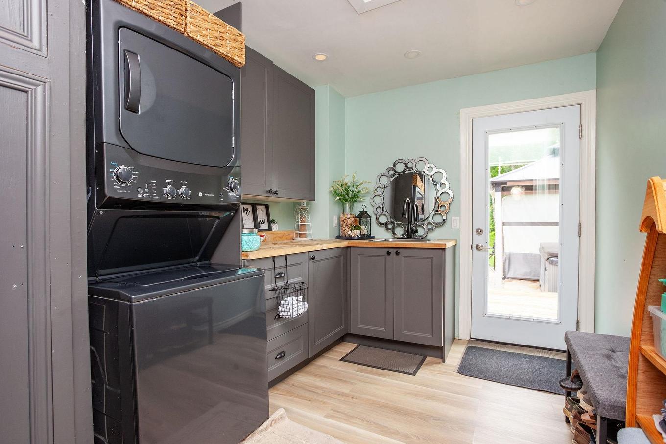 594 Kayes Road, Georgetown, PE - Indoor Photo Showing Laundry Room