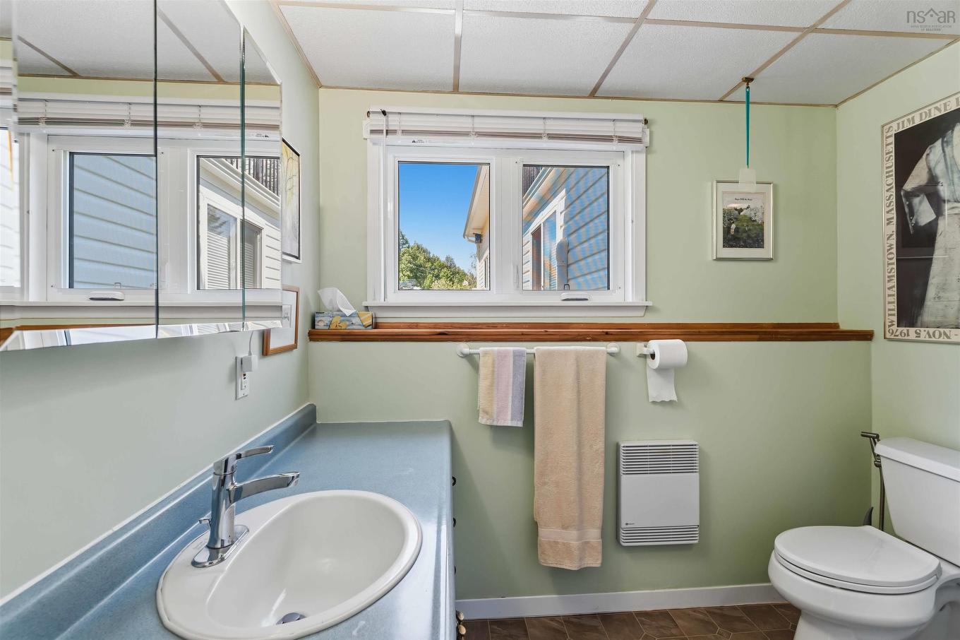 6 Iona Road, Wolfville, NS - Indoor Photo Showing Bathroom