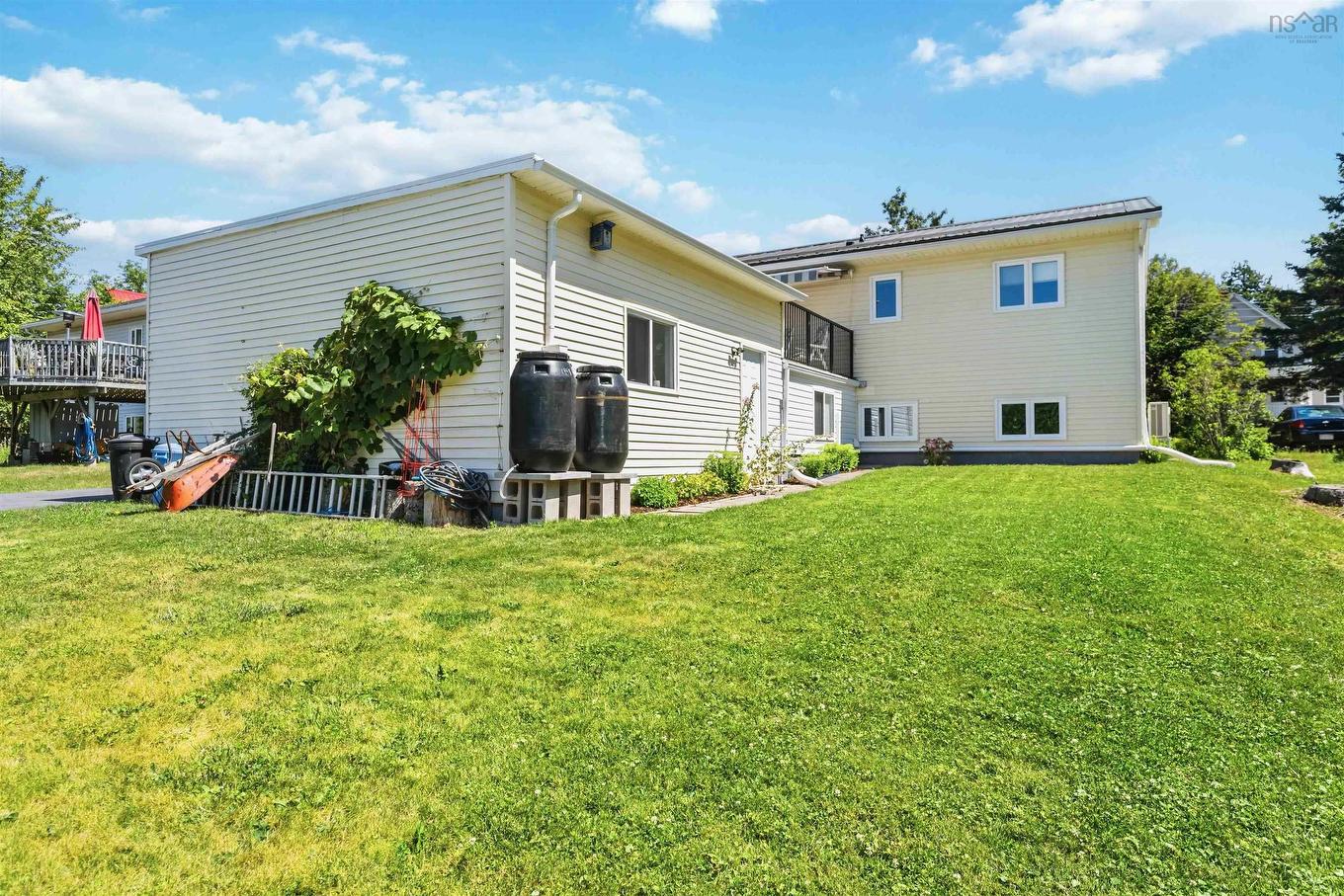 6 Iona Road, Wolfville, NS - Outdoor
