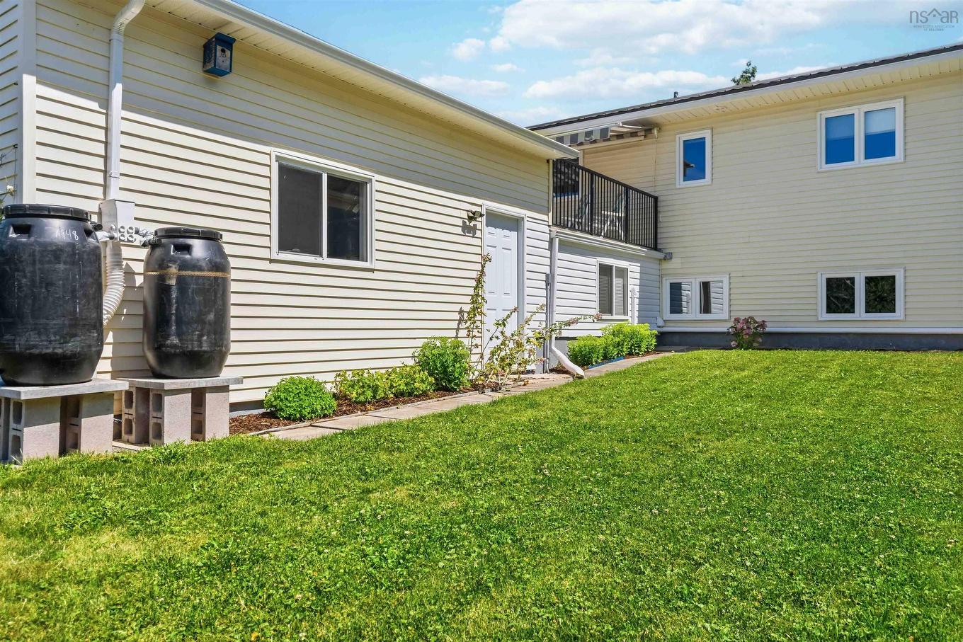 6 Iona Road, Wolfville, NS - Outdoor