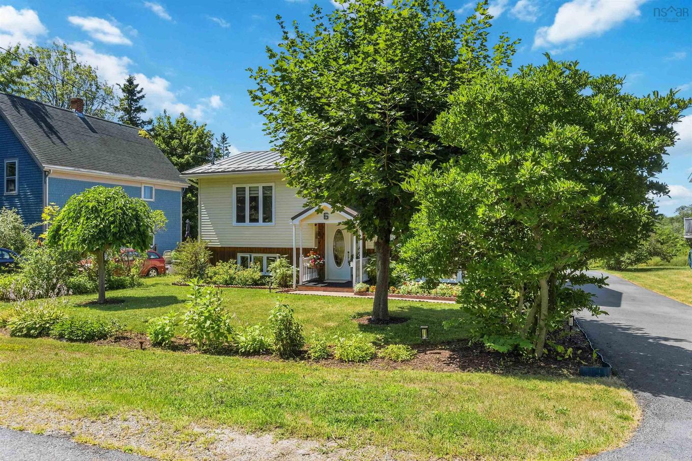6 Iona Road, Wolfville, NS - Outdoor