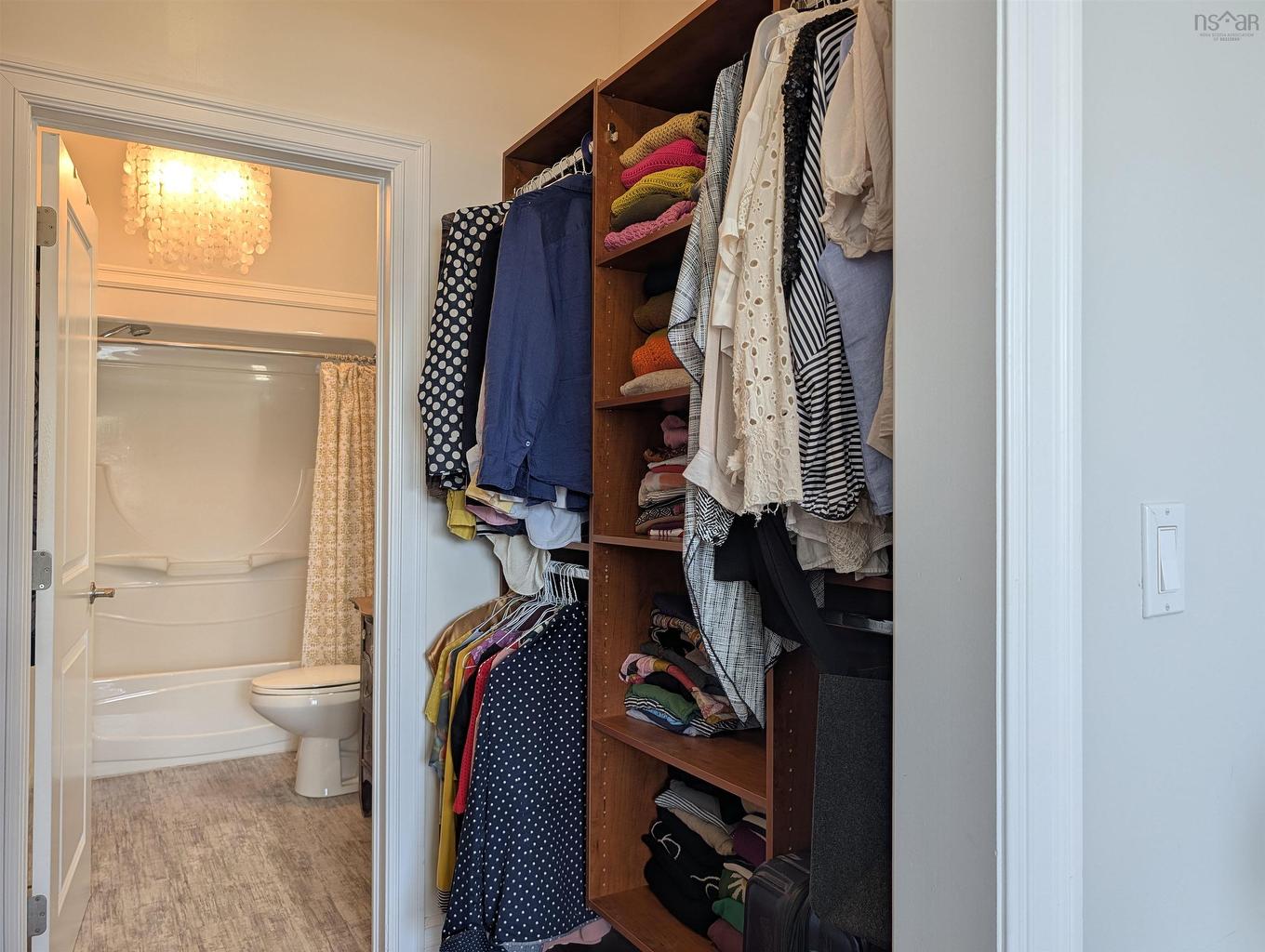204 24 Harbourside Drive, Wolfville, NS - Indoor Photo Showing Bathroom