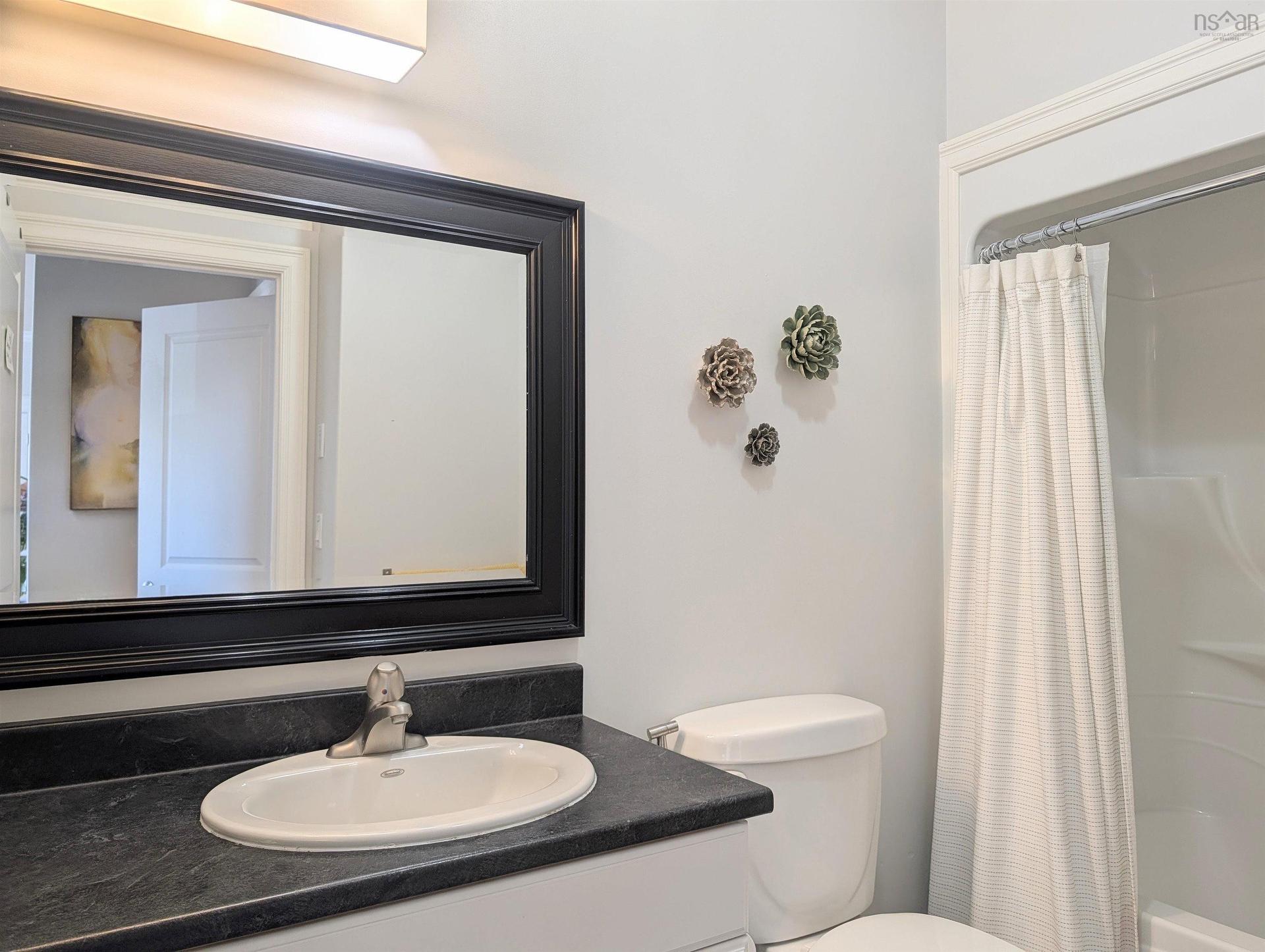 204 24 Harbourside Drive, Wolfville, NS - Indoor Photo Showing Bathroom