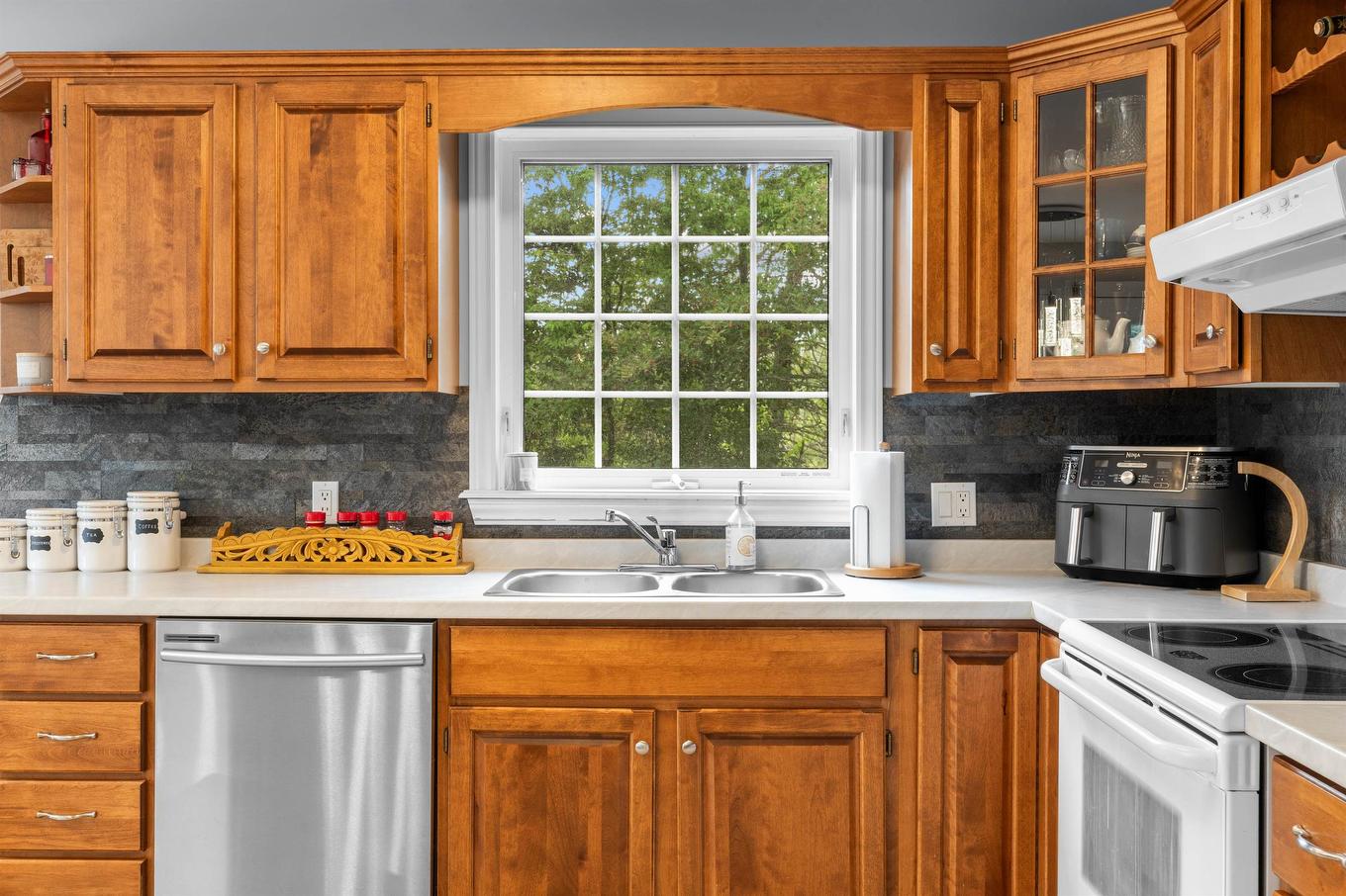 2076 Canavoy Road, St. Andrews, PE - Indoor Photo Showing Kitchen With Double Sink