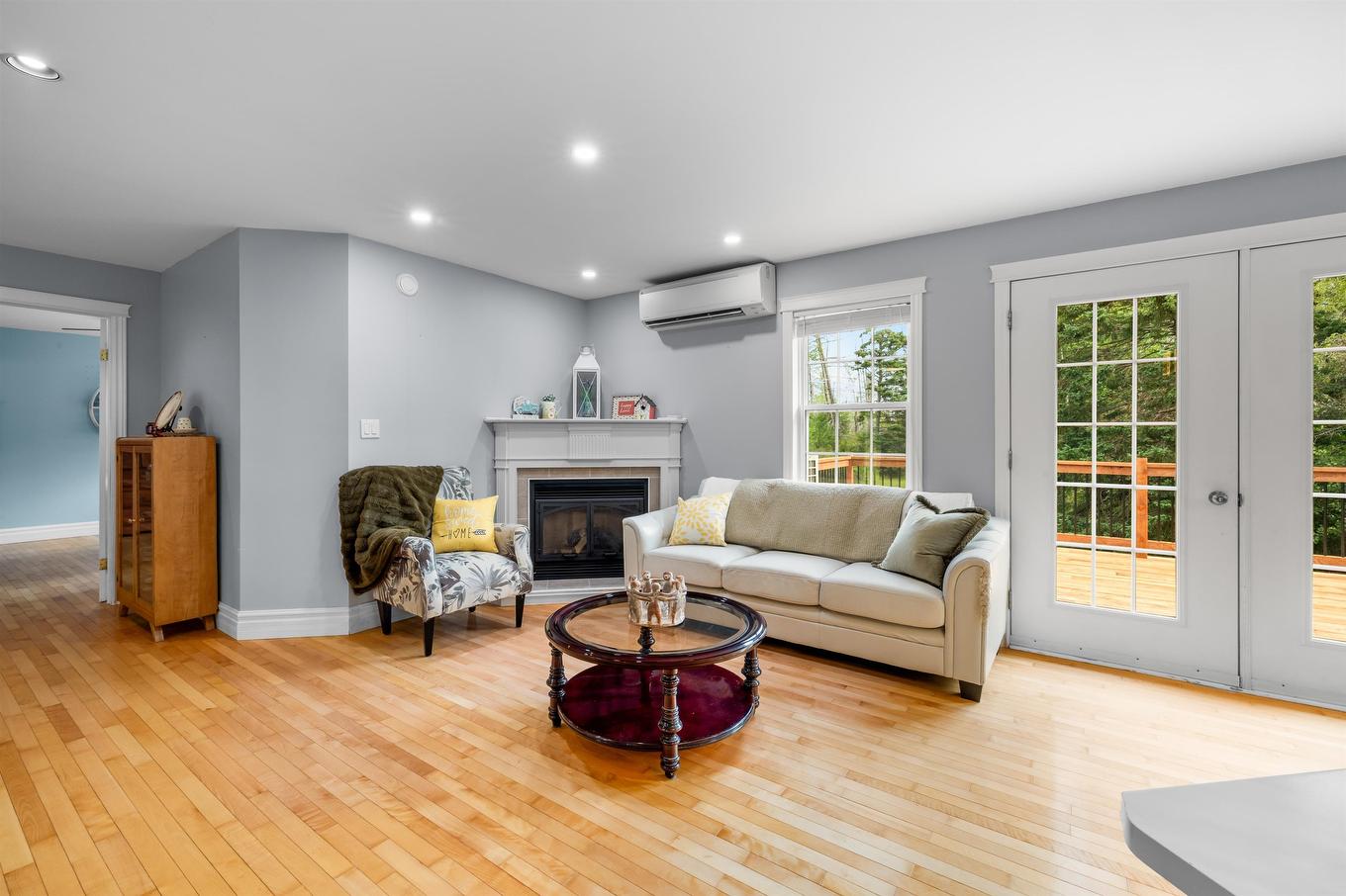 2076 Canavoy Road, St. Andrews, PE - Indoor Photo Showing Living Room With Fireplace