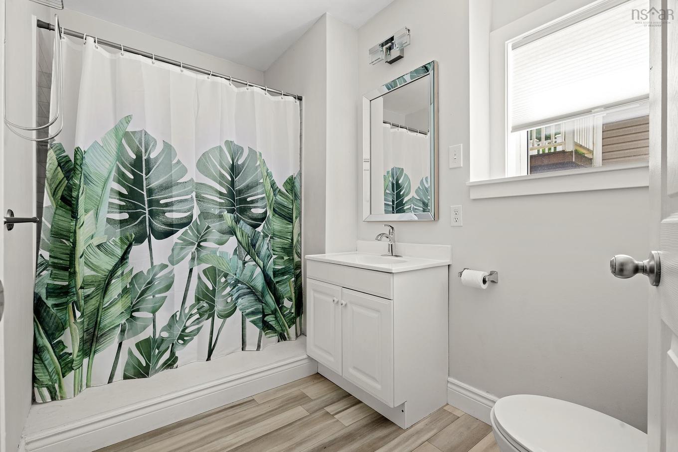 299 Spencer Avenue, Halifax, NS - Indoor Photo Showing Bathroom