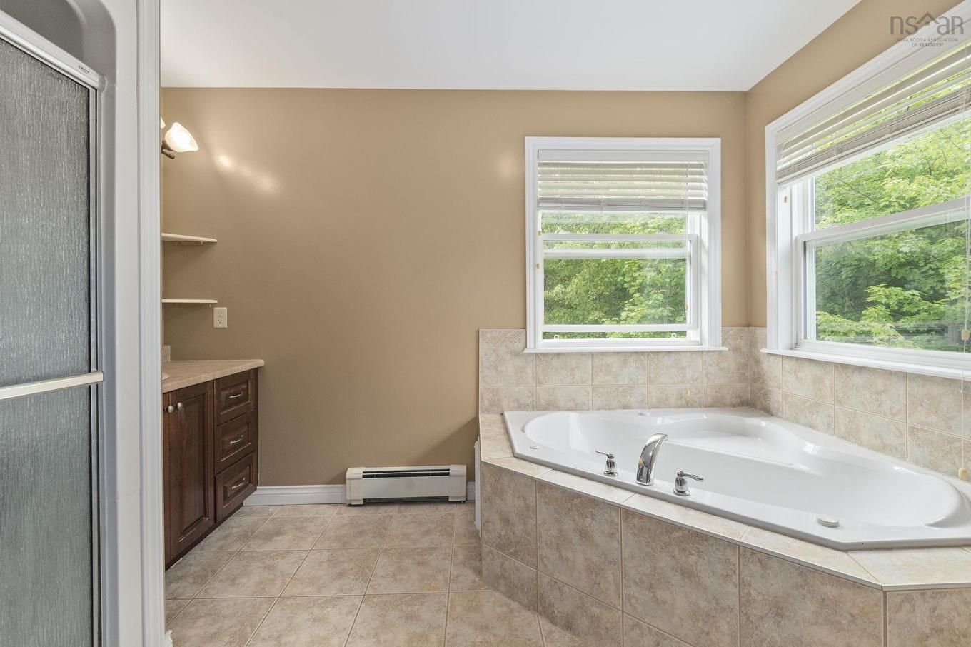 280 Daisywood, Hammonds Plains, NS - Indoor Photo Showing Bathroom
