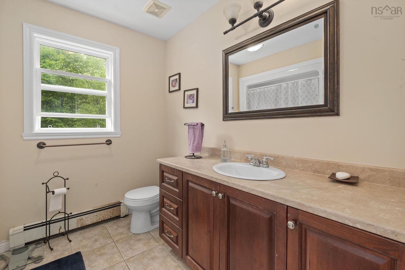 280 Daisywood, Hammonds Plains, NS - Indoor Photo Showing Bathroom