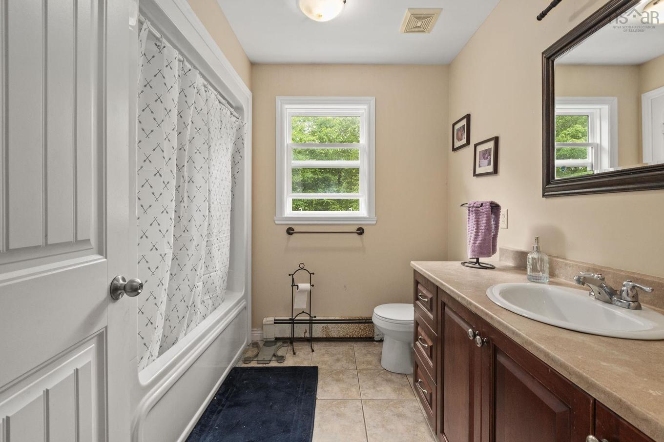 280 Daisywood, Hammonds Plains, NS - Indoor Photo Showing Bathroom