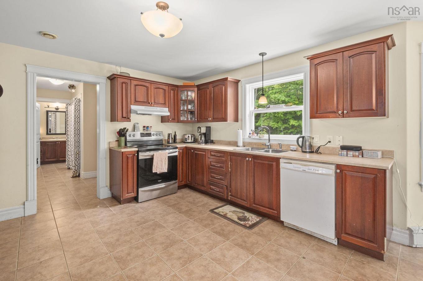 280 Daisywood, Hammonds Plains, NS - Indoor Photo Showing Kitchen With Double Sink