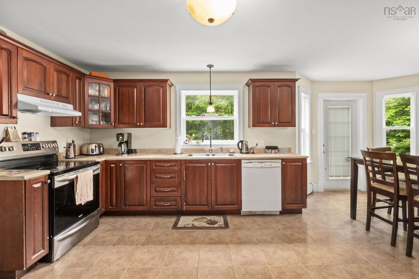 280 Daisywood, Hammonds Plains, NS - Indoor Photo Showing Kitchen With Double Sink