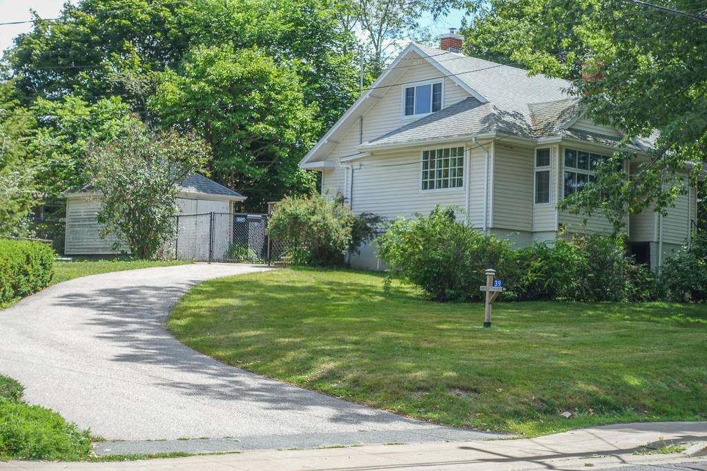 39 Oakdene Avenue, Kentville, NS - Outdoor